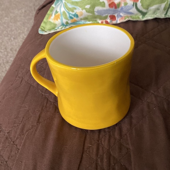 ANTHROPOLOGIE “L” & “K” mugs. L is blue and K is yellow. EUC! Add to collection - Picture 8 of 10